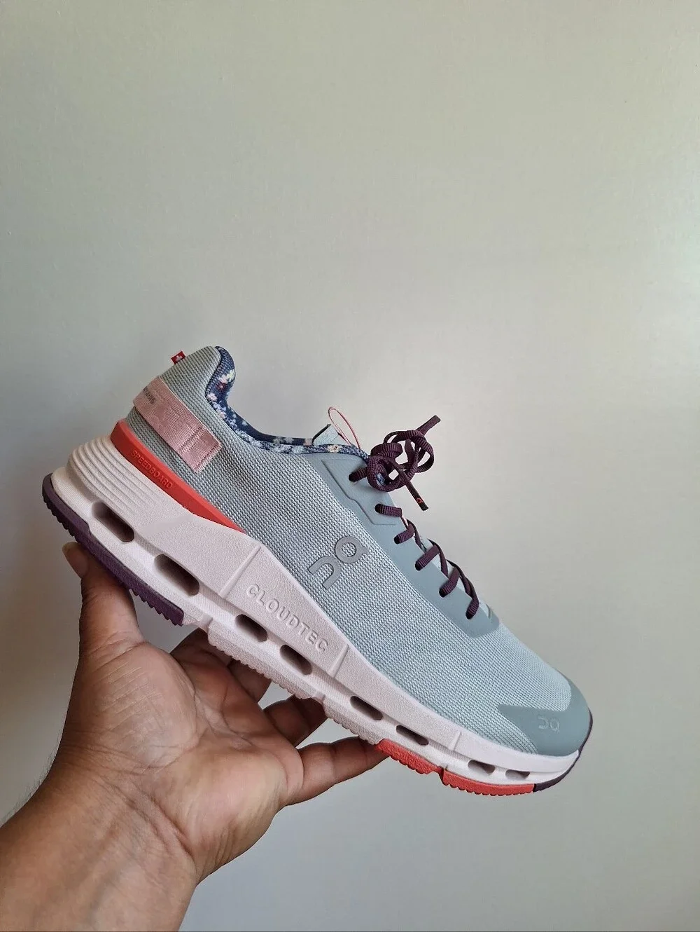 On Cloudnova Form 2 Women's  blue and coral cake Size 9